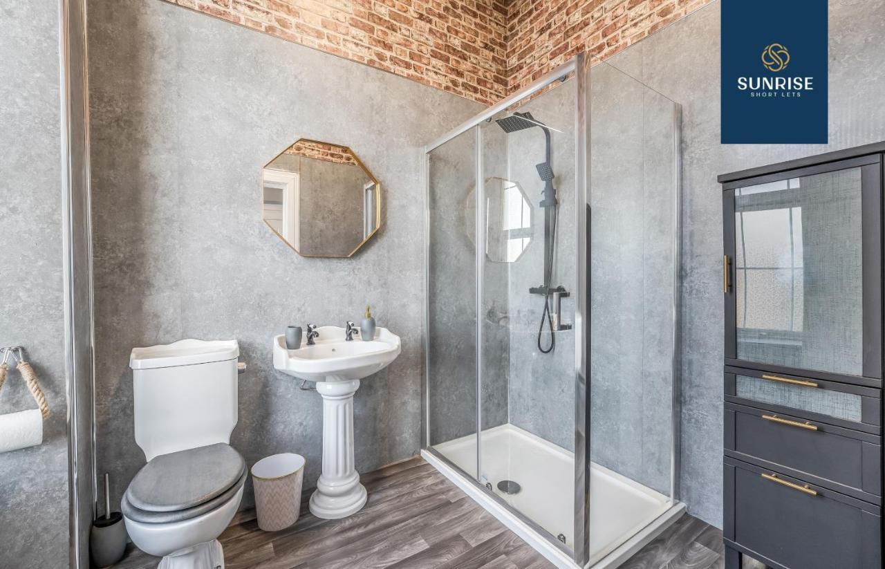 Presidential Apartment, Family Home, Luxury Bedrooms, 2 Rooms, 1 King Bed, 2 Single Beds, Free Wifi, Free Parking, Tourists, Business Travelers, Relocation, Beautiful River Views, - Long Stays, Invoice And Reduced Price Are Only Via Sunrise Short Let Dundee Dış mekan fotoğraf